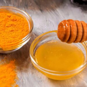 خواص زردچوبه و عسل ناشتا